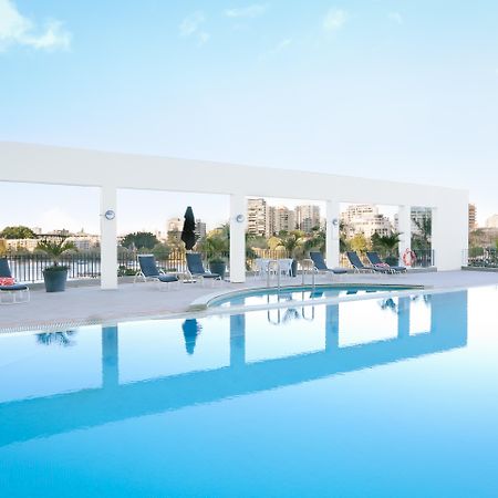 Stamford Plaza Brisbane Hotel Bagian luar foto The pool at the hotel