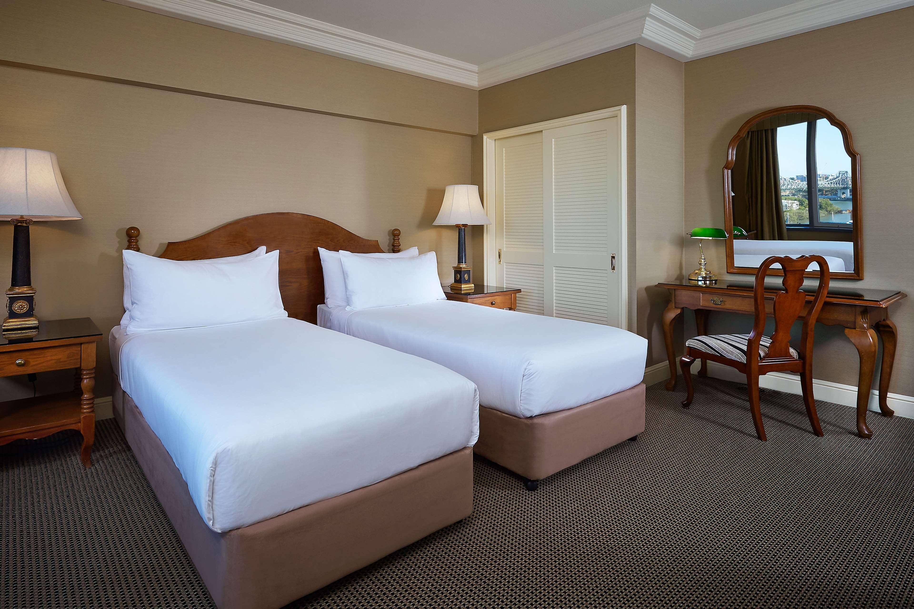 Stamford Plaza Brisbane Hotel Bagian luar foto A room at the hotel