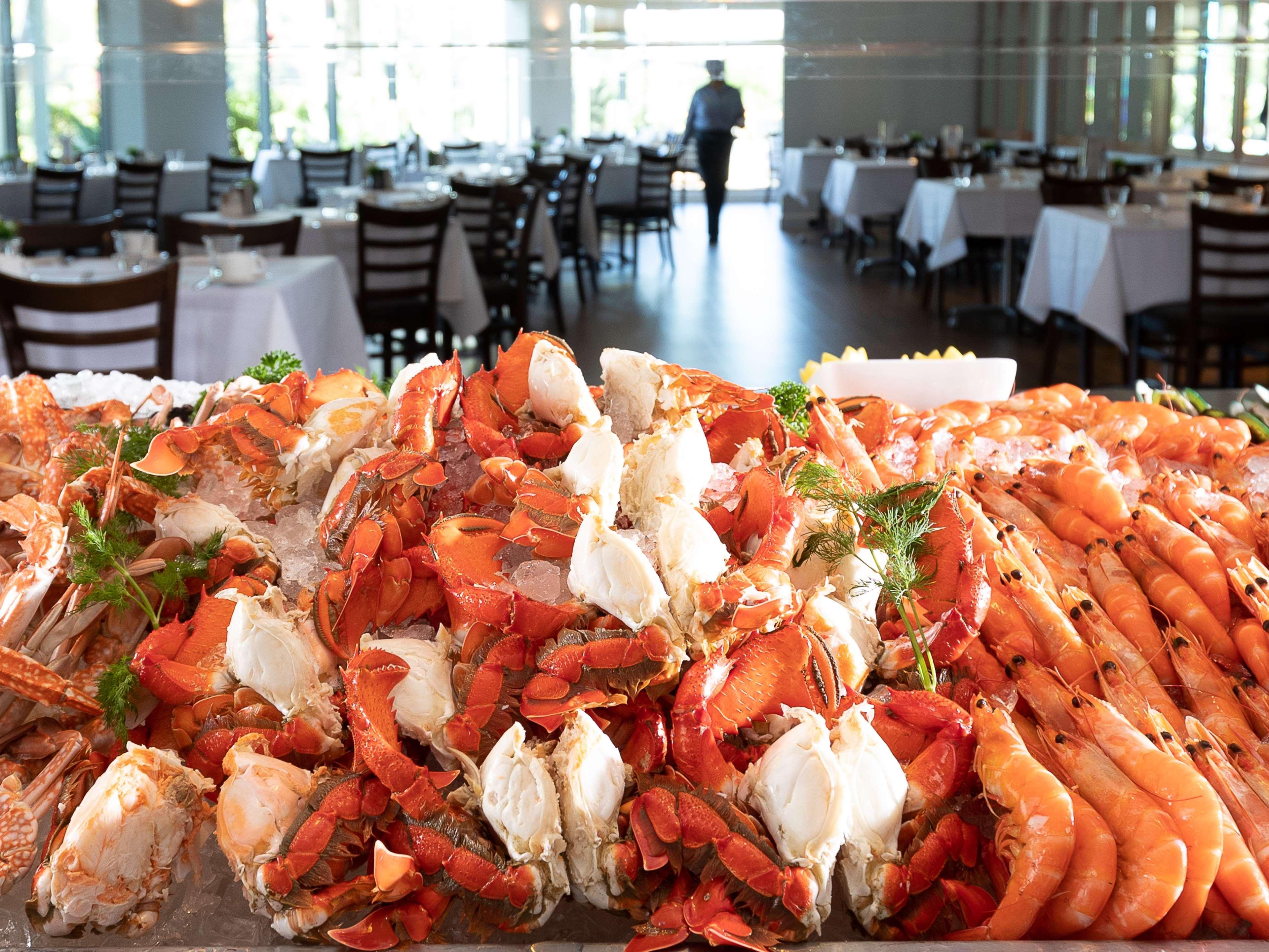Stamford Plaza Brisbane Hotel Bagian luar foto Seafood at the restaurant