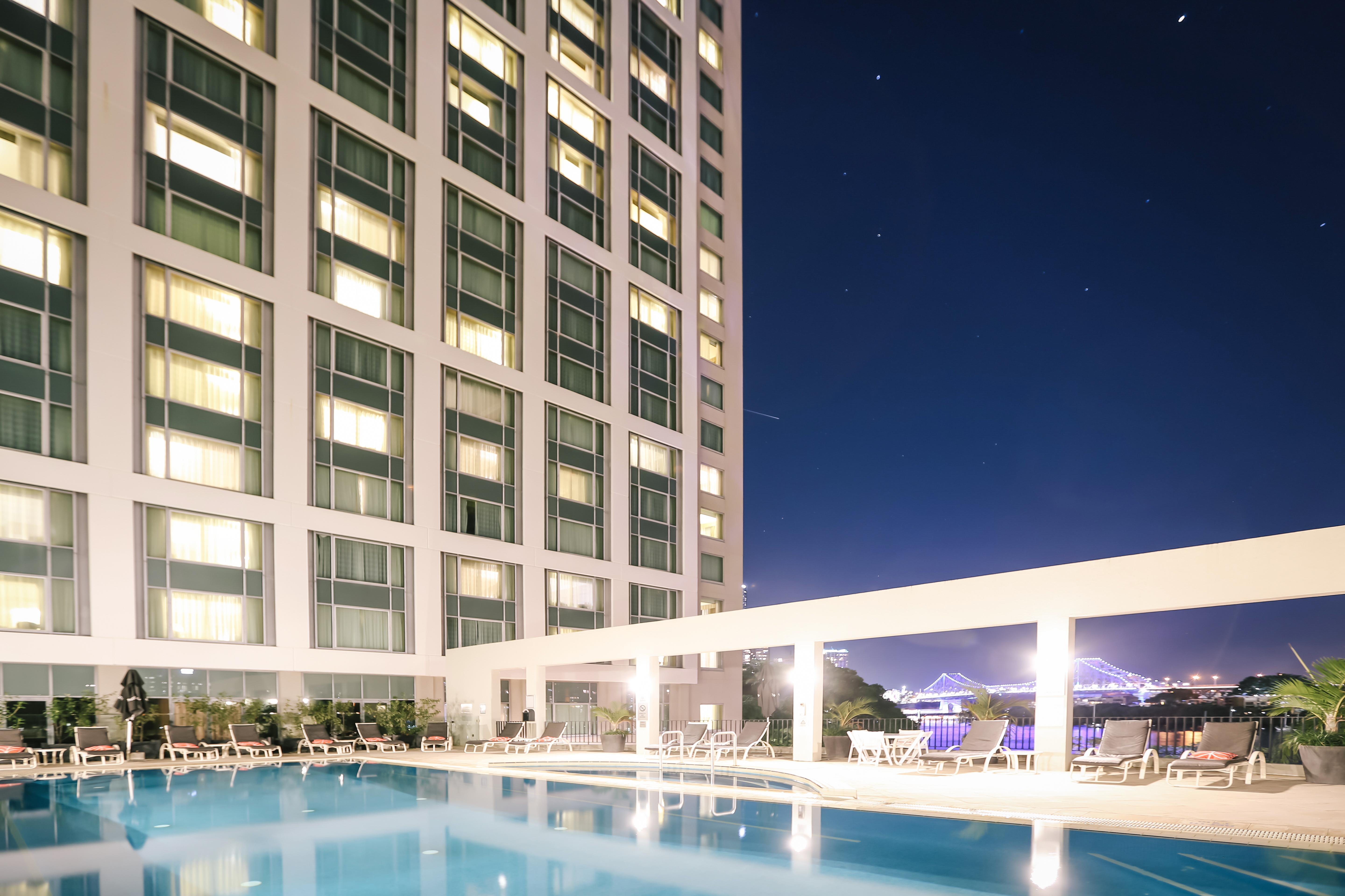 Stamford Plaza Brisbane Hotel Bagian luar foto The hotel's swimming pool