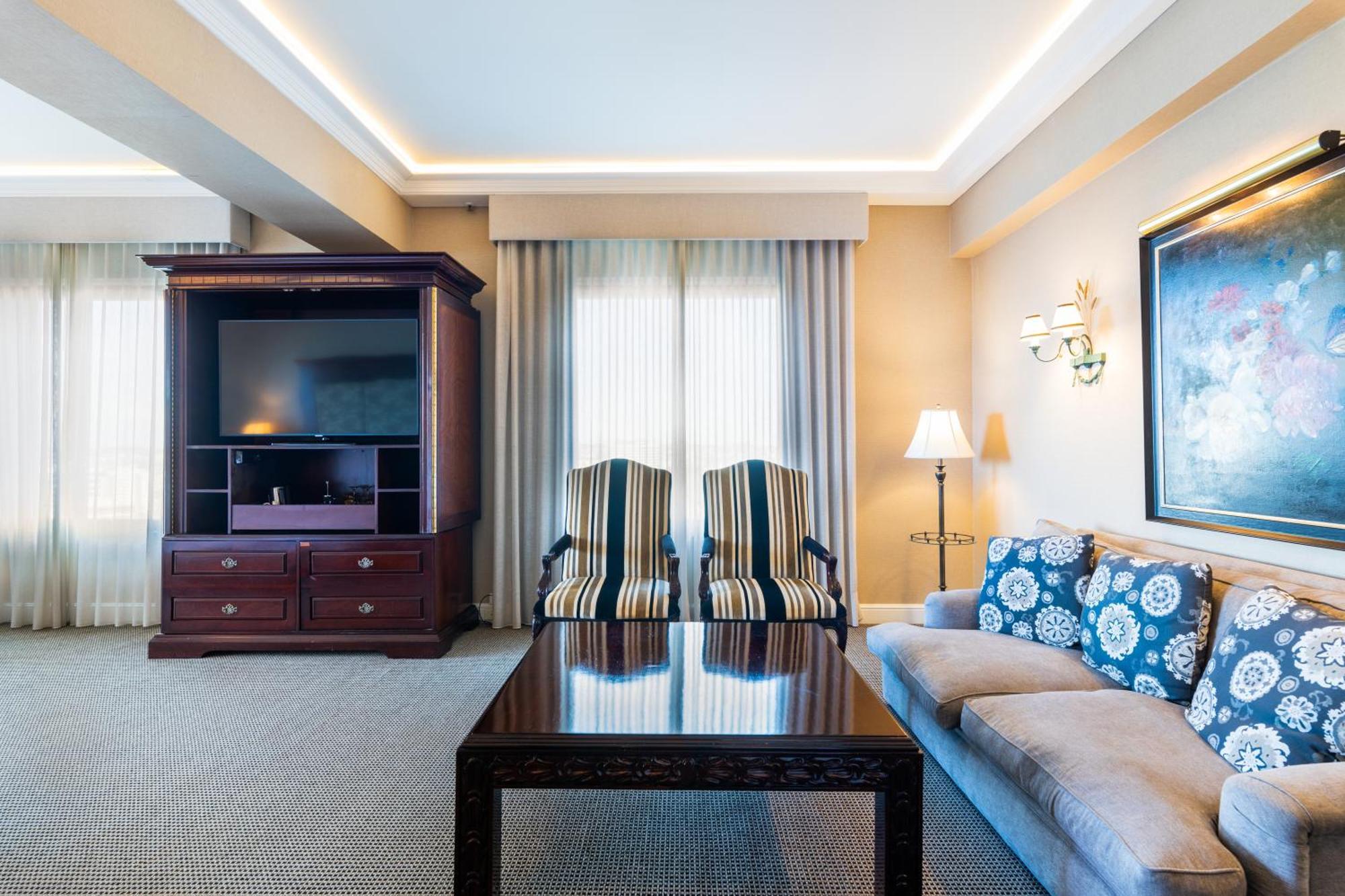 Stamford Plaza Brisbane Hotel Bagian luar foto A living room at the hotel