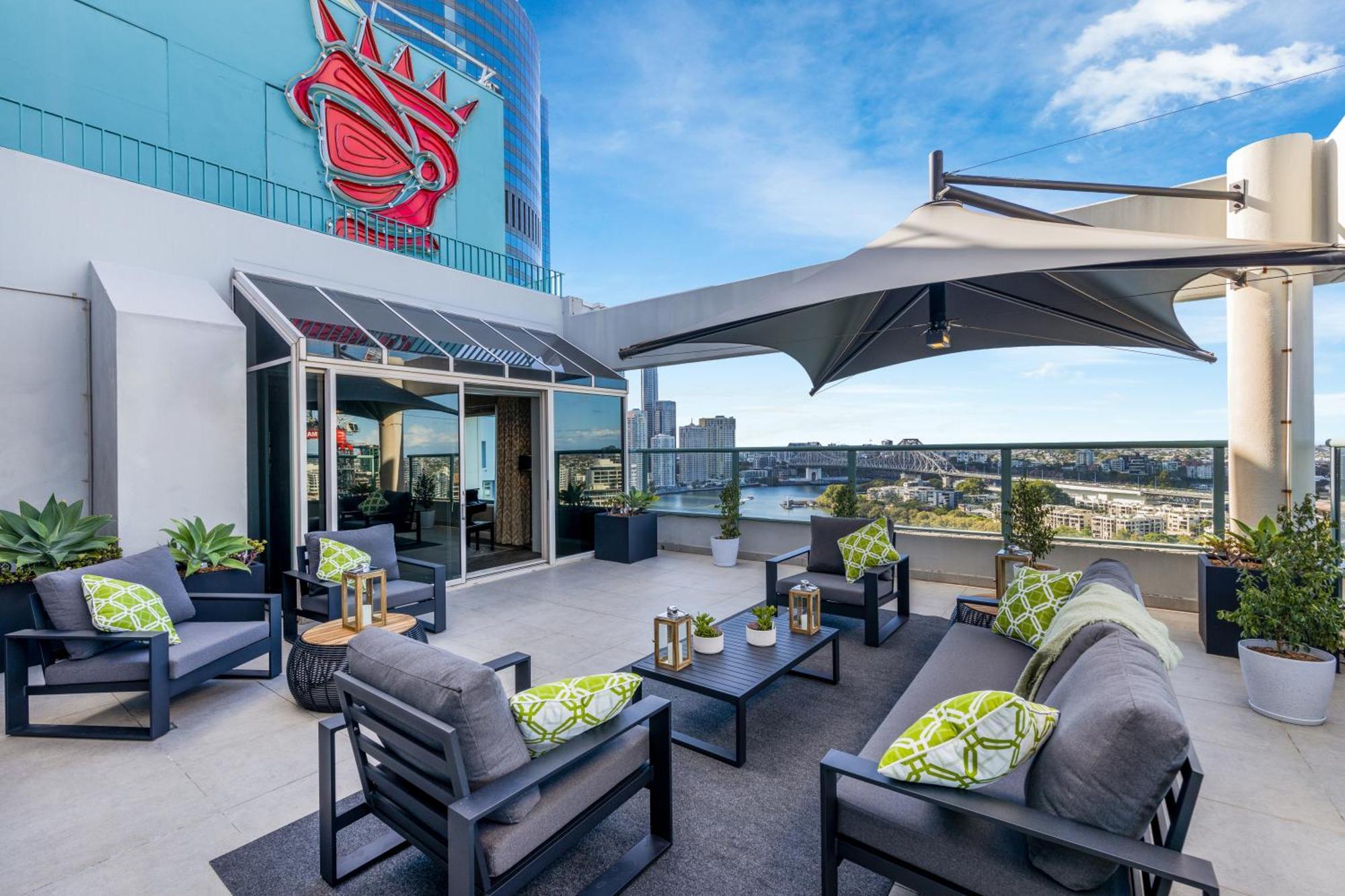 Stamford Plaza Brisbane Hotel Bagian luar foto The rooftop bar at the Hotel
