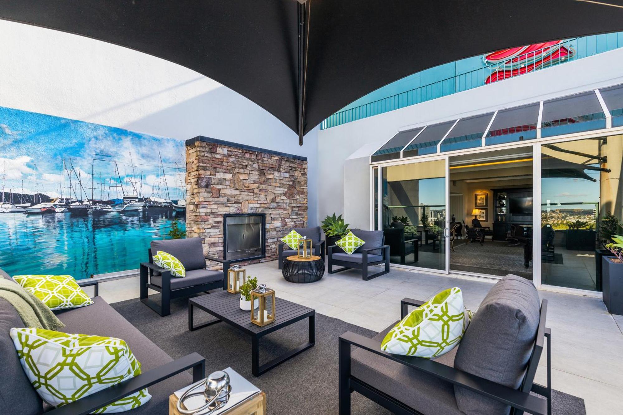 Stamford Plaza Brisbane Hotel Bagian luar foto The Deck at the W Hotel